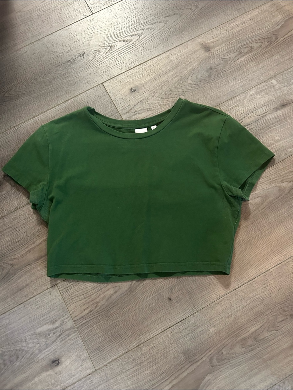 TNA Women's Cropped Tee in forest green